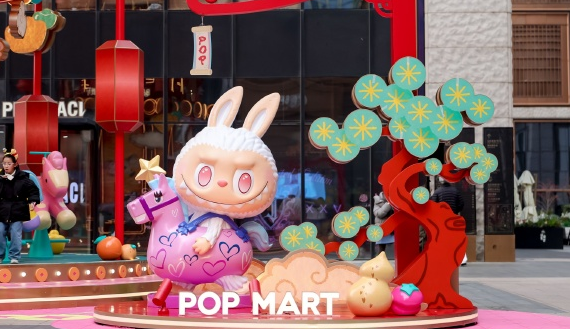 泡泡玛特、大闹天宫抢滩新春游园会；名创优品、卡游扎堆携手春晚；广电局明确IP融合发展重点