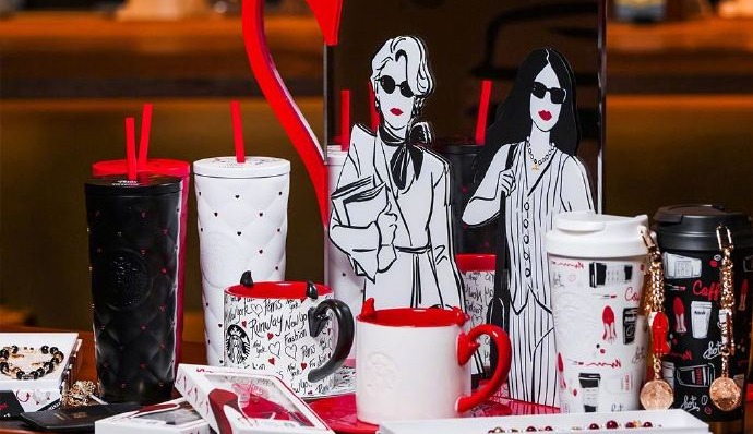 卡游×王者荣耀、星巴克x穿普拉达的女王2、九木杂物社xLINE FRIENDS，玩转联名共创新范式！