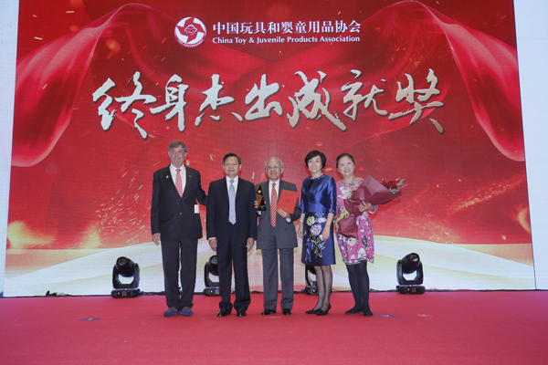 活动回顾：行业千人晚会，构建上下游交流最佳平台