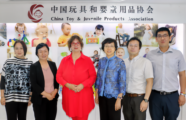 梁梅会长会见全球贸易协会琳达·克罗姆琼总裁一行