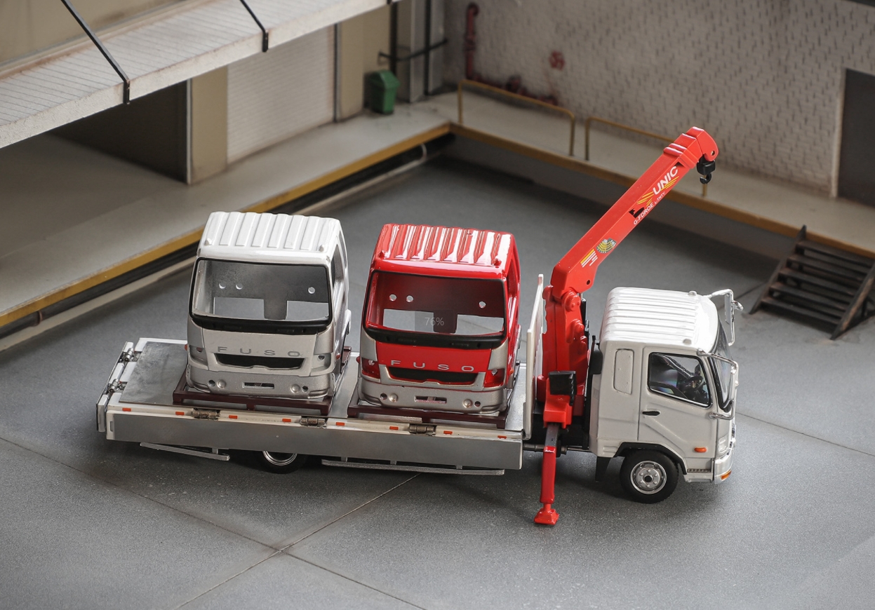 1:64 三菱扶桑吊臂车