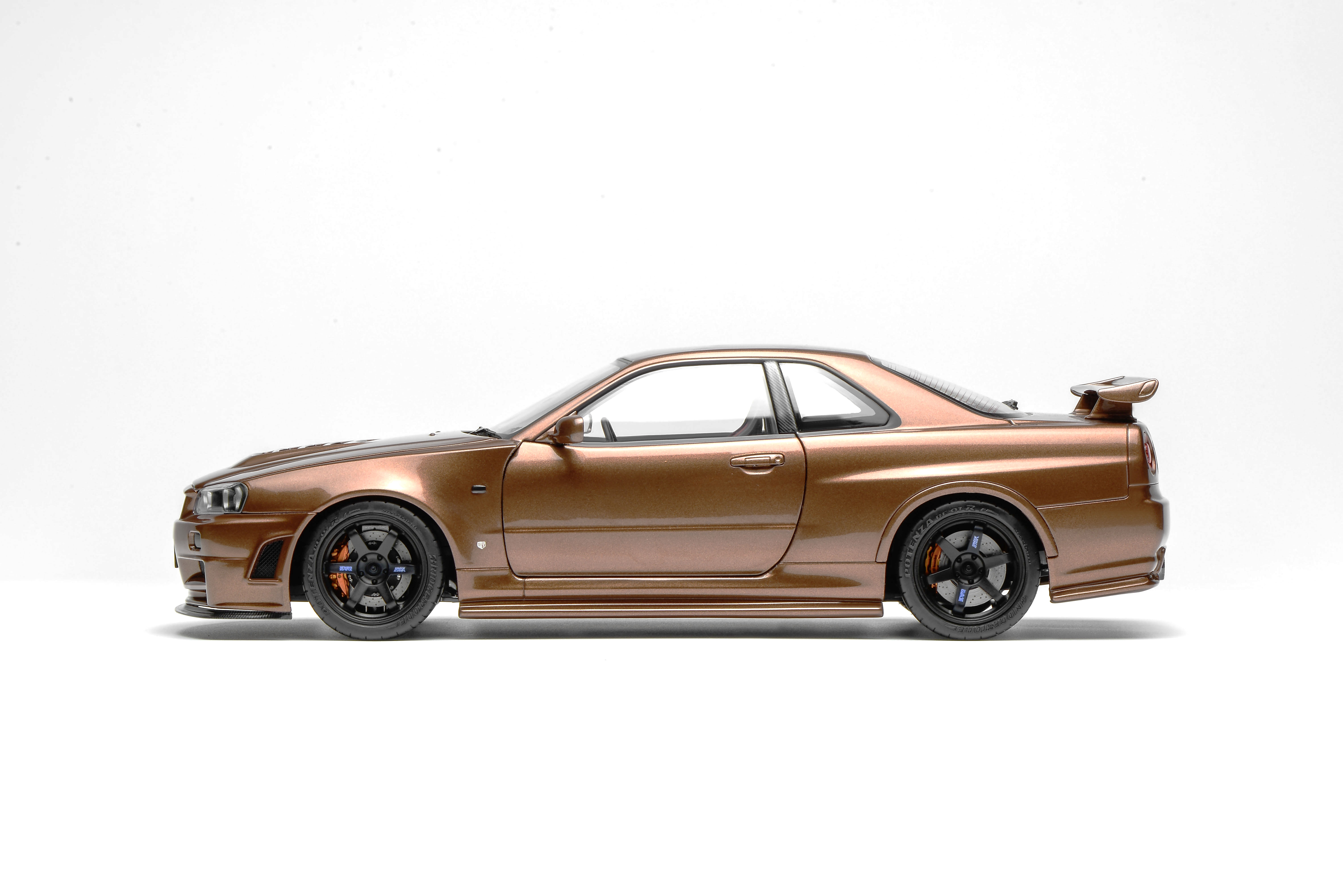 MH Nissan Skyline GT-R (R34) CUSTOMIZED VERSION 1/18 合金汽车模型