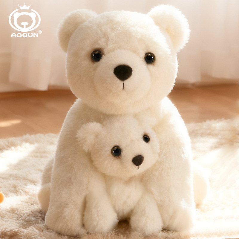 Mother and cub polar bears