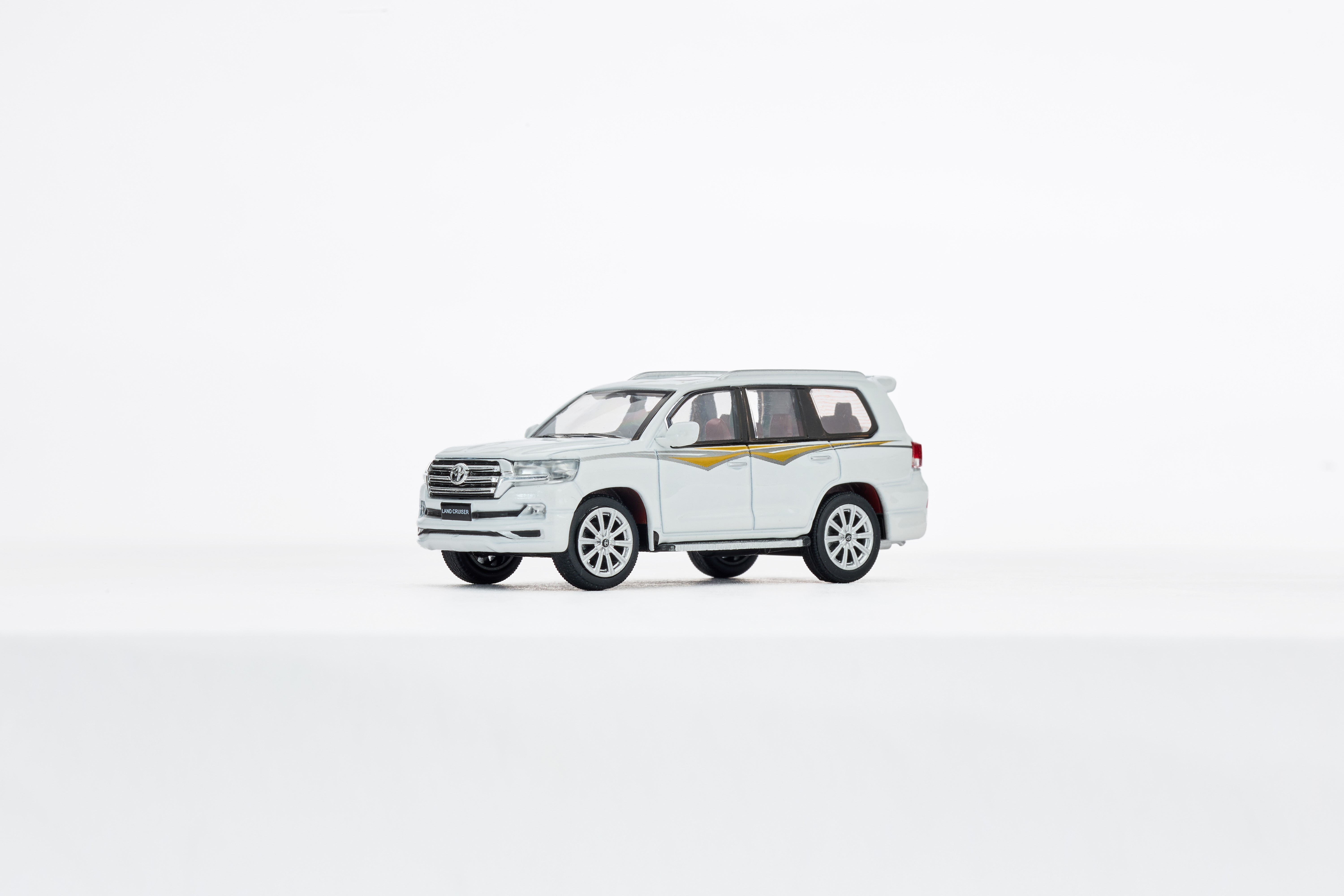 2016 TOYOTA LAND CRUISER LC200 - 1/64 Scale Diecast Model Car