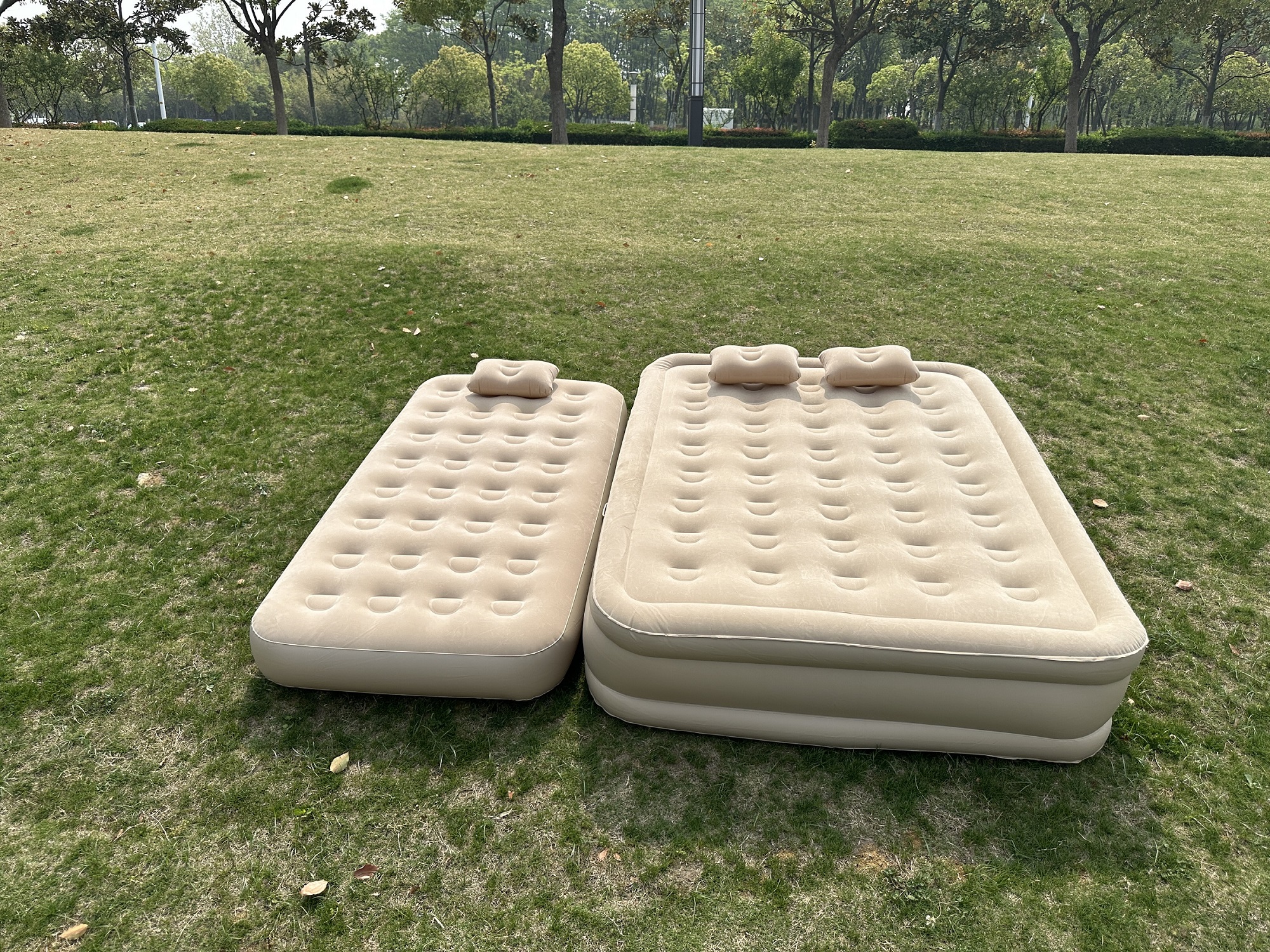 Elevated Flocked Air Bed with Built‑in Auto Pump