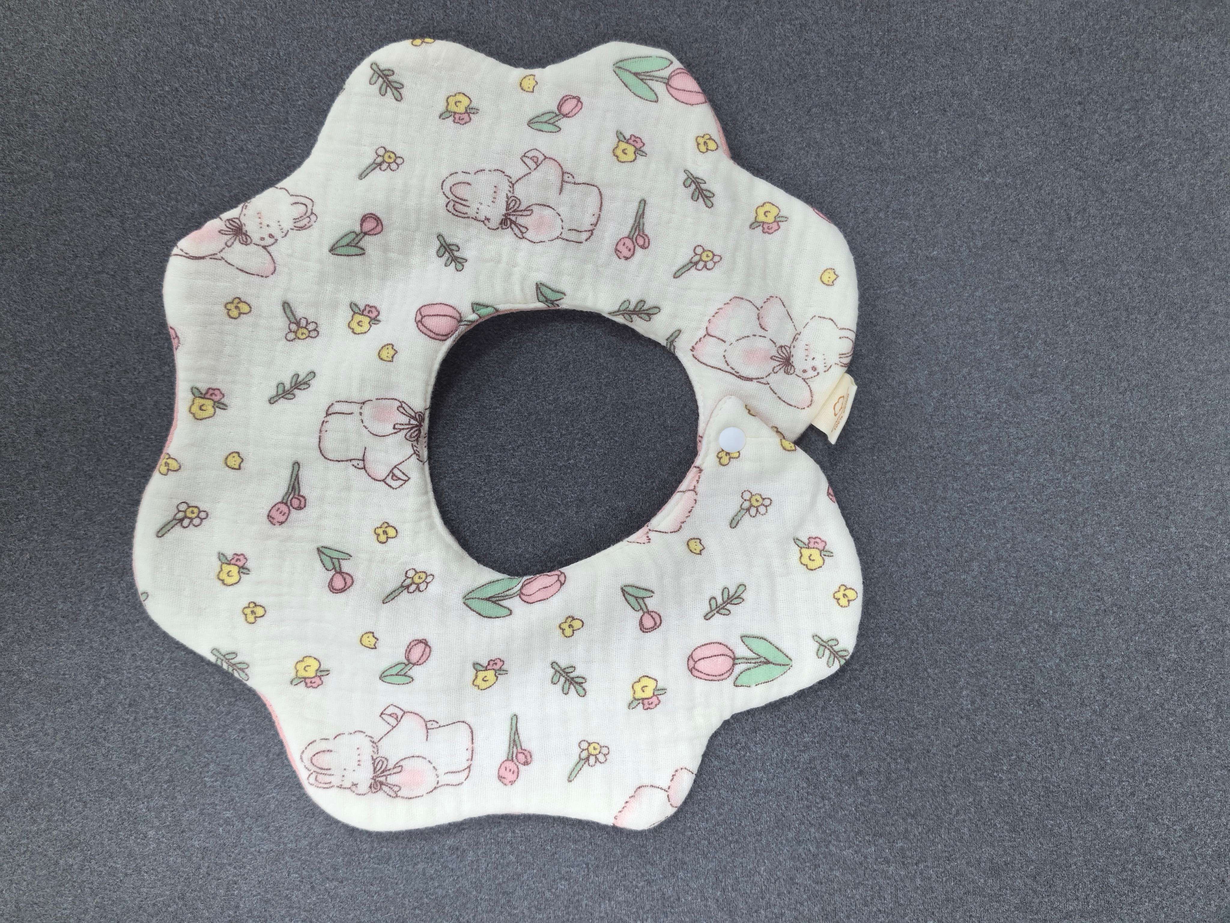 360° Petal Muslin Soothing Bib